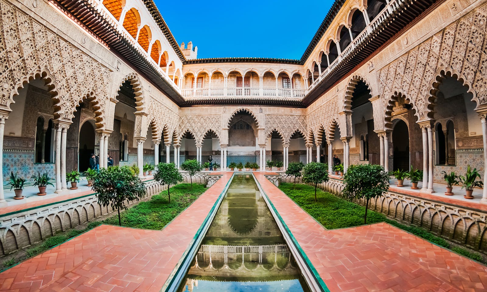 Interieur van het patio van het Alcázar van Sevilla