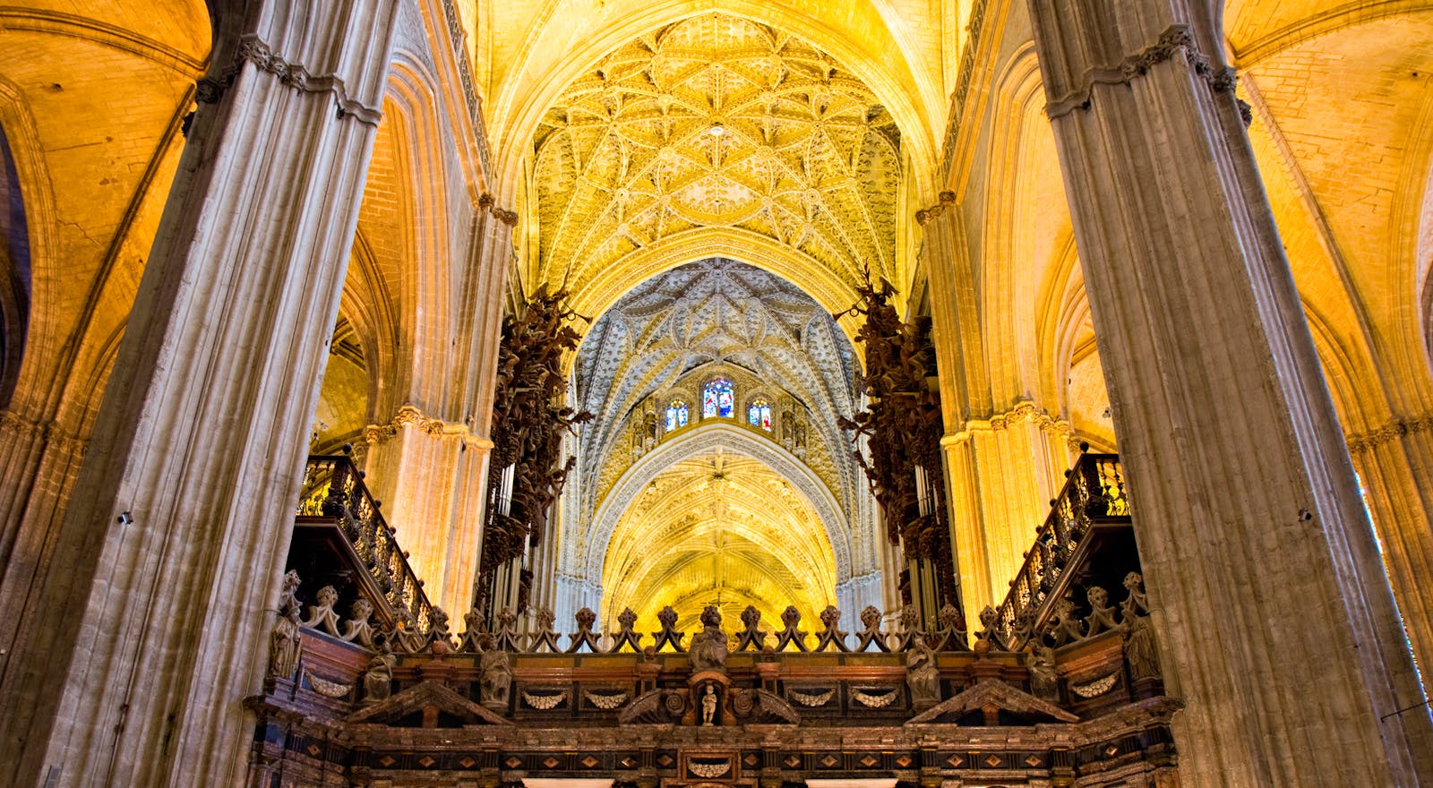 Overzicht van de gouden gewelven van het Alcázar van Sevilla